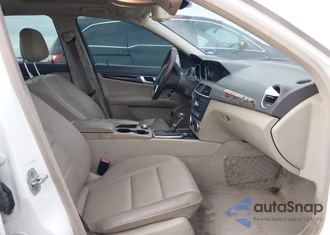 2014 Mercedes-Benz C-Class C 250 Sport z USA, uszkodzony, nr VIN WDDGF4HBXEA956233